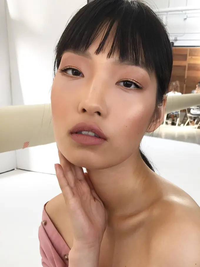 Tren Makeup Instagram:  Natural Looking Sun-Kissed Glow - image: Instagram Namvo