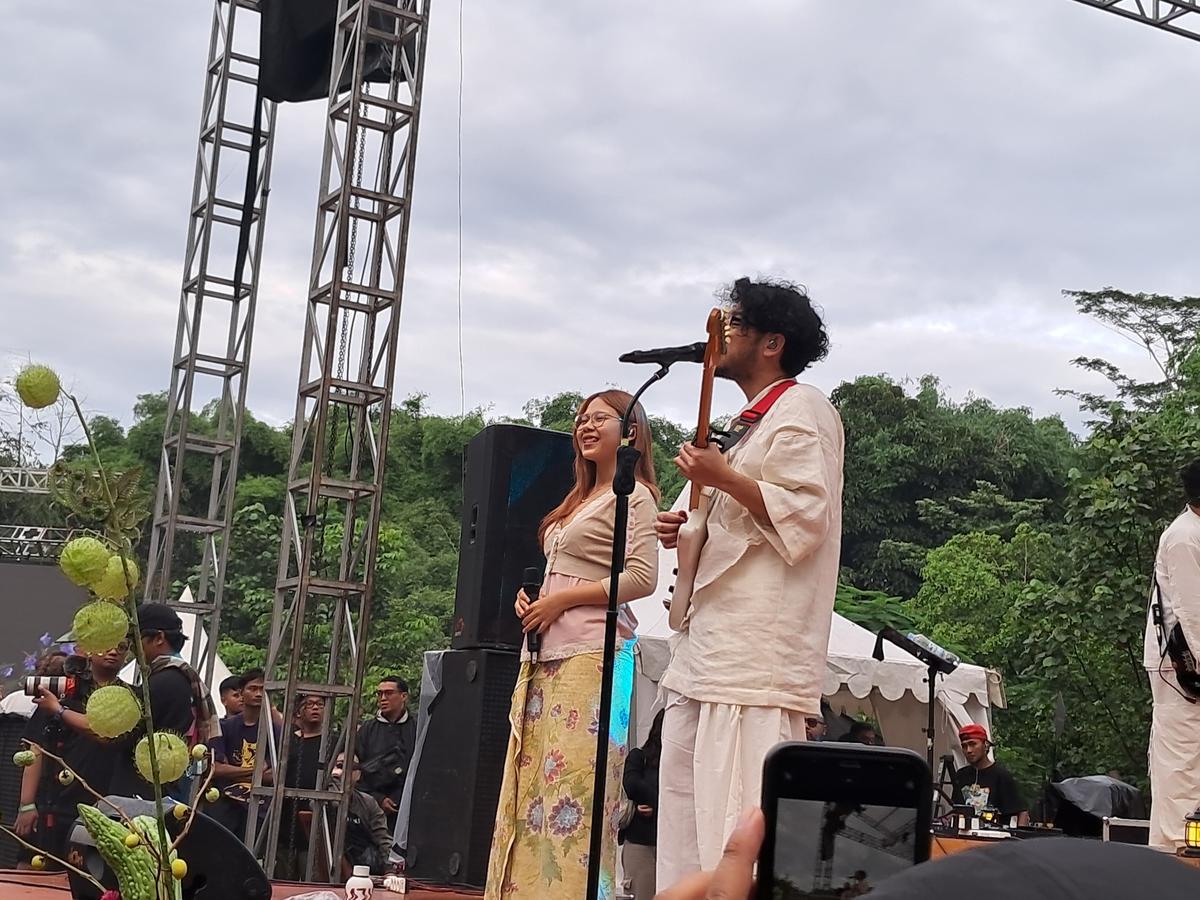 Penuhi Ekspektasi Penonton, Kunto Aji Tebar Energi Positif di Konser Urup 2024