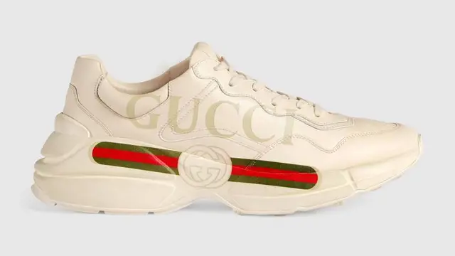 [Bintang] Ugly Sneakers Sedang Happening, Kamu Suka dengan Tren Ini?