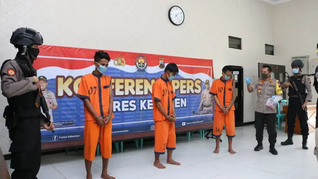 Polres Kebumen meringkus tiga napi asimilasi dari Lapas Terbuka Nusakambangan karena pencurian sepeda motor. (Dok. Polres Kebumen, Liputan6.com/Galoeh Widura)