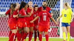 Di waktu normal hingga babak tambahan kedua tim bermain imbang 1-1. Swedia unggul lebih dulu melalui sepakan Stina Blackstenius. Sementara Kanada menyamakan skor lewat penalti dari Jessie Fleming. (Foto: AP/Fernando Vergara)