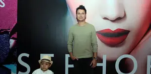 Dengan platform video, Christian Sugiono arahkan sang anak untuk catwalk di acara Jakarta Fashion Week