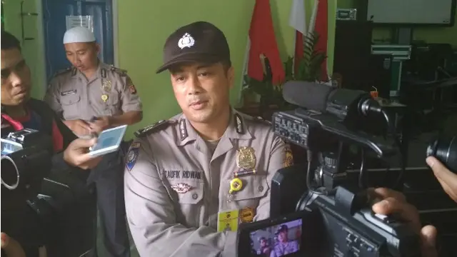 Gaya Michael Jackson ala Polisi di Garut