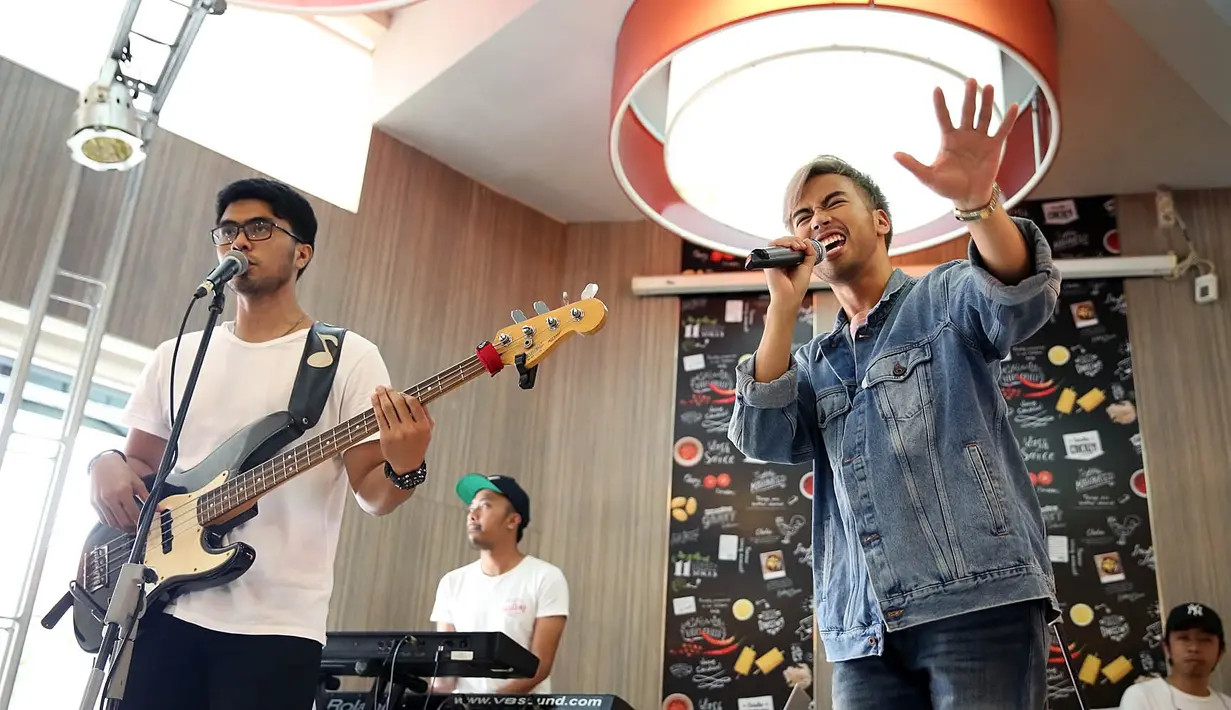 Untuk menyambut bulan Ramadan ini, bersama dengan teman-temannya, meluncurkan program yaitu Puyo & Vidi Aldiano Peduli Anak Indonesia. Bertujuan membantu anak-anak Indonesia yang masih belum beruntung dalam dunia pendidikan. (Bambang E. Ros/Bintang.com)