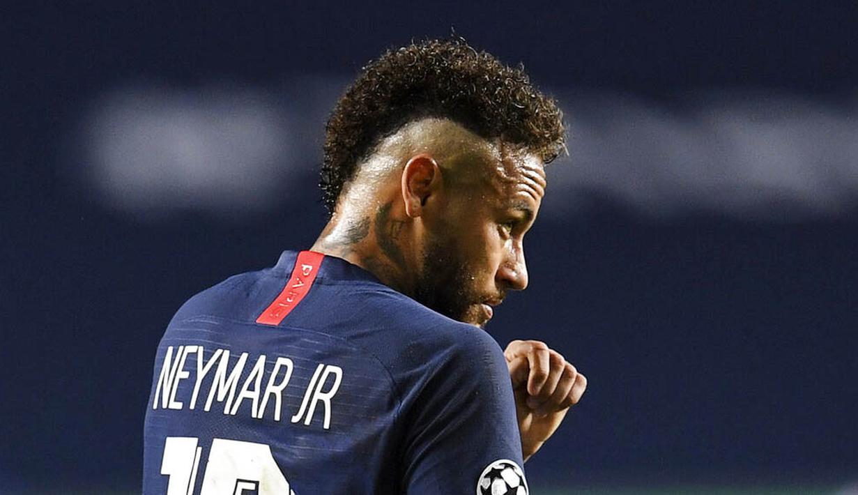 Pemain Paris Saint-Germain (PSG), Neymar, saat melawan Bayern Munchen pada laga final Liga Champions di Stadion The Luz, Portugal, Senin (24/8/2020). Bayern Munchen menang 1-0 atas PSG. (David Ramos/Pool via AP)