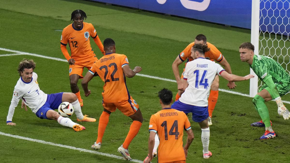 Euro 2024: UEFA Sudah Ambil Keputusan Tegas pada Wasit Kontroversial yang Gagalkan Gol Belanda Berita Viral Hari Ini Minggu 7 Juli 2024