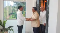 Calon Presiden nomor urut 2, Prabowo Subianto mengunjungi Dewan Pembina Tim Kampanye Nasional (TKN) Prabowo-Gibran, Jenderal TNI (Purn) Wiranto ke kantor pribadinya, di Jakarta Selatan, Kamis (15/2/2024). (Dok. IStimewa)