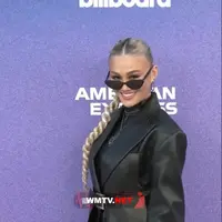 7 Potret Agnez Mo Hadiri Billboard Women In Music Awards 2022, Gandeng Pacar (Sumber: Instagram/mtv)