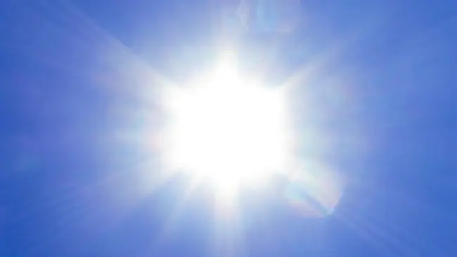 Secara perlahan, matahari mengubah hidrogen yang ada sejak awal menjadi helium hingga akhirnya matahari menciut.(Sumber iStock)