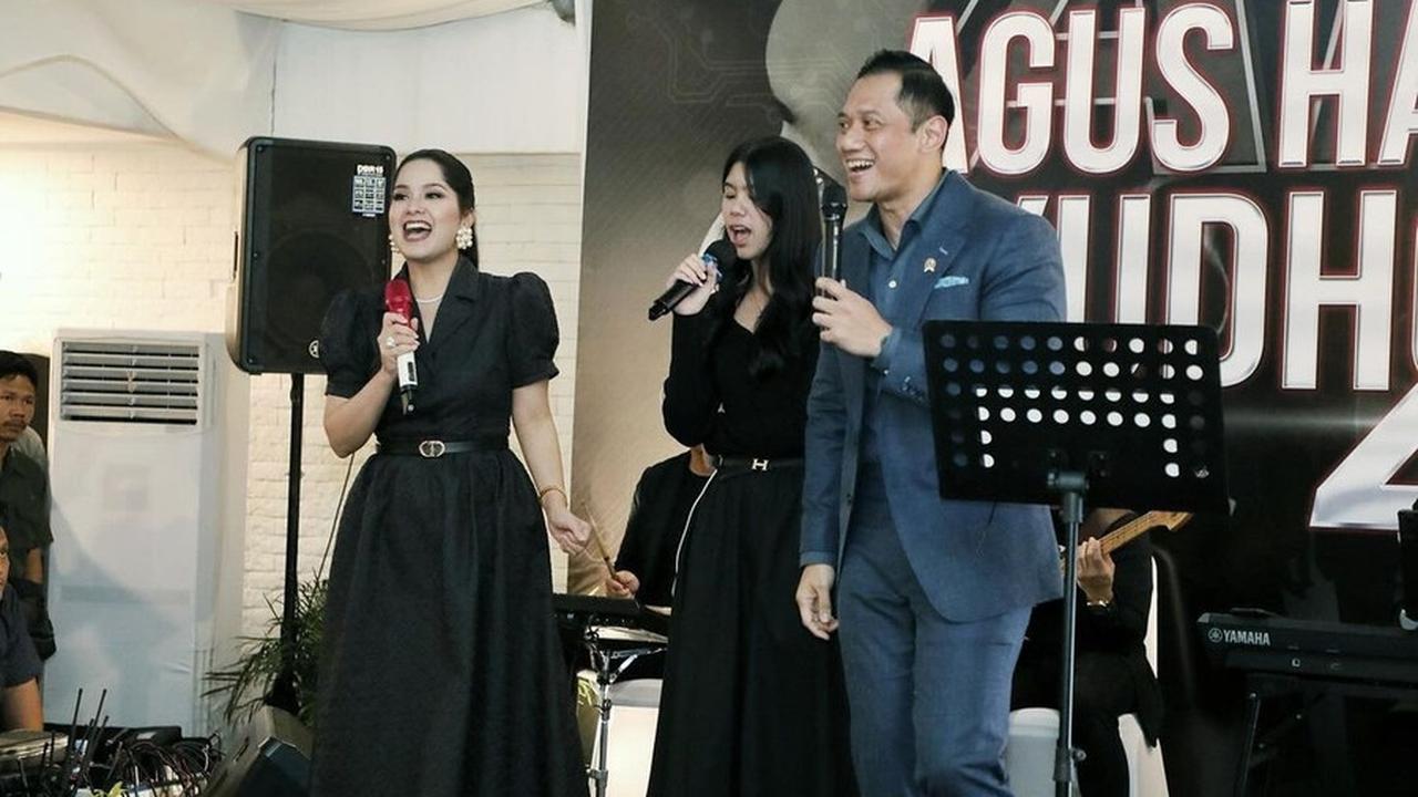 Tampil Dengan Gaun Hitam