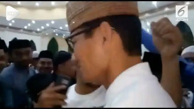 Pengurus sebuah masjid di Mamuju, Sulawesi Barat melarang Sandiaga Uno untuk menyampaikan ceramah karena dikhawatirkan akan berbau kampanye. Larangan ini membuat sebagian jemaah kisruh.