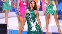 Miss Universe Singapura 2020 Bernadette Belle Wu Ong saat tampil di Miss Universe ke-69 di Seminole Hard Rock Hotel & Casino pada 16 Mei 2021 di Hollywood, Florida. (RODRIGO VARELA / GETTY IMAGES NORTH AMERICA / GETTY IMAGES VIA AFP)