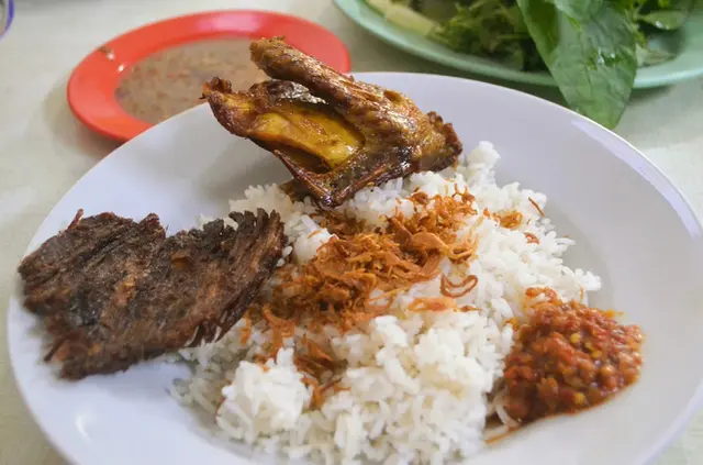 Sajian Tradisional Indonesia Favorit Kuliner Ciputat