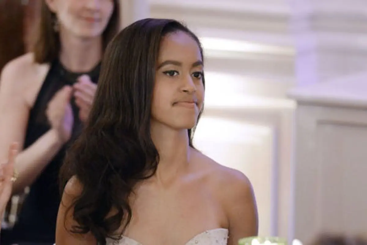 [Bintang] Malia Obama Joget di Konser Musik dan Undang Kontroversi, Kenapa?