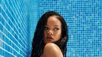 Rihanna Sembunyikan Perut Hamilnya Saat&nbsp;Pose untuk Kampanye Lingerie Terbaru Savage X Fenty. (Dok: IG @badgalriri https://www.instagram.com/p/DKSDIAyRS_f/?img_index=4&amp;igsh=ODZrdG5xeDV6NzF1