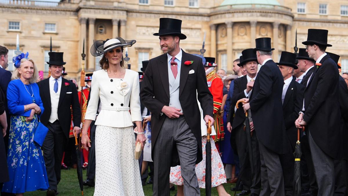 Gaya Kate Middleton Perdana Jadi Tuan Rumah Pesta Kebun Istana Buckingham