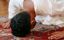 Sholat Idul Fitri di Rumah atau Masjid? Ini Bacaan Niat dan Tata Cara Sholatnya