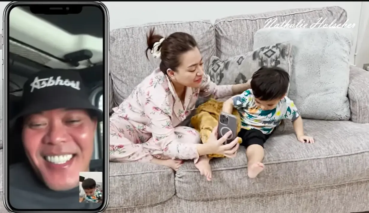 Tidak hanya bernyanyi Susis dan Topi Saya Bundar, Adzam juga menunjukkan permainan barunya. [Youtube/NATHALIE HOLSCHER]