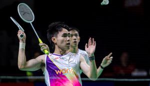 Bertanding di Istora Gelora Bung Karno (GBK), Senayan, Jakarta, Selasa (20/1/2026), Raymond Indra/Nikolaus Joaquin mengandaskan perlawanan Eloi Adam/Leo Rossi melalui laga tiga gim dengan skor 22-20, 15-21, 21-10. Tampak dalam foto, pasangan ganda putra Indonesia Raymond Indra/Nikolaus Joaquin saat bertanding melawan wakil Prancis, Eloi Adam/Leo Rossi di Istora Gelora Bung Karno (GBK), Senayan, Jakarta, Selasa (20/1/2026). (Bola.com/Bagaskara Lazuardi)