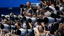 Para fotografer bersiap mengambil gambar balap renang gaya bebas putra kelas 100 meter dalam Olimpiade Rio 2016 di Rio de Janeiro, Brasil (9/8). (REUTERS / David Gray)