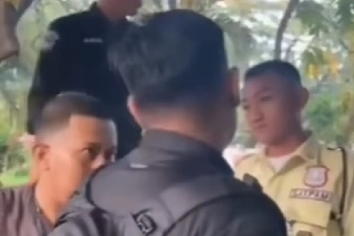 Cekcok Sekuriti dengan fotografer