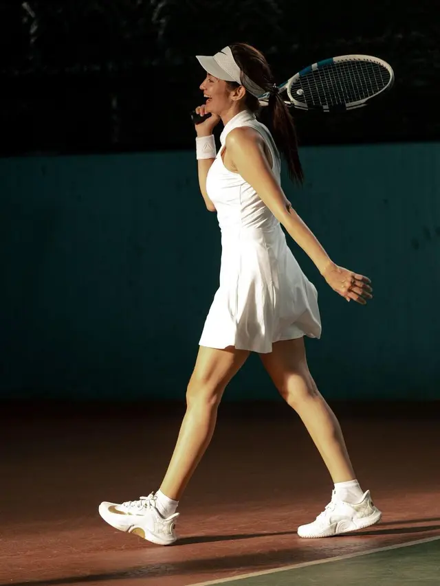 8 Potret Gaya Sporty Artis Tanah Air saat Main Tenis, Anya Geraldine-Pevita Pearce