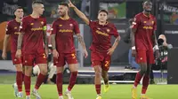 Pemain AS Roma, Paulo Dybala, melakukan selebrasi setelah mencetak gol dalam pertandingan Liga Europa melawan Real Betis di Roma, Italia, Kamis, (6/10/2022). (Alfredo Falcone/LaPresse via AP)