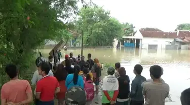 Banjir di Kabupaten Klaten makin meluas. Beberapa kecamatan terendam banjir dan menyebabkan warganya harus mengungsi.