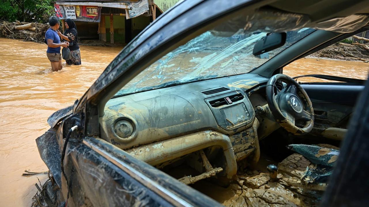 FOTO: Wilayah Masih Tergenang, Situasi Paska Banjir Bandang  di Tapanuli Tengah Belum Pulih