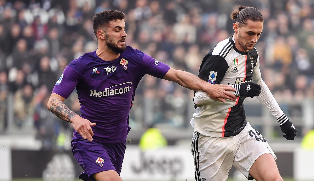 3. Patrick Cutrone (Fiorentina) -  Striker Fiorentina ini dinyatakan positif terinfeksi virus Corona setelah menjalani tes. Pihak klub menyampaikan bahwa kondisi Cutrone baik dan sedang menjalani isolasi di kediamannya di Florence, Italia. (AFP/Marco Bertorello)
