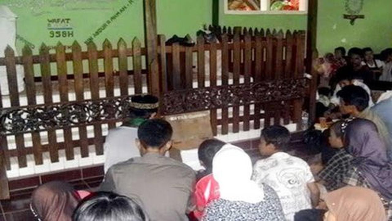 Gunung Santri makam Syekh Muhammad Sholeh