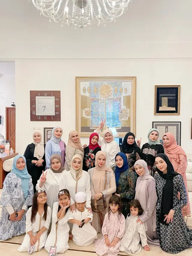 Potret Nurah Syahfirah dan Keluarga (Instagram/@nourahsheivirah)