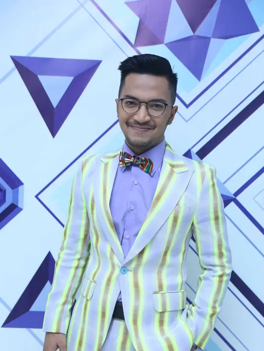 Saat menjadi wakil dari Indonesia dalam Dangdut Academy Asia 2, Ihsan tersenggol dalam konser Result Top 9 Group A. Ia kalah selisih satu poin dengan Rojer Kajol, wakil dari Malaysia. (Nurwahyunan/Bintang.com)