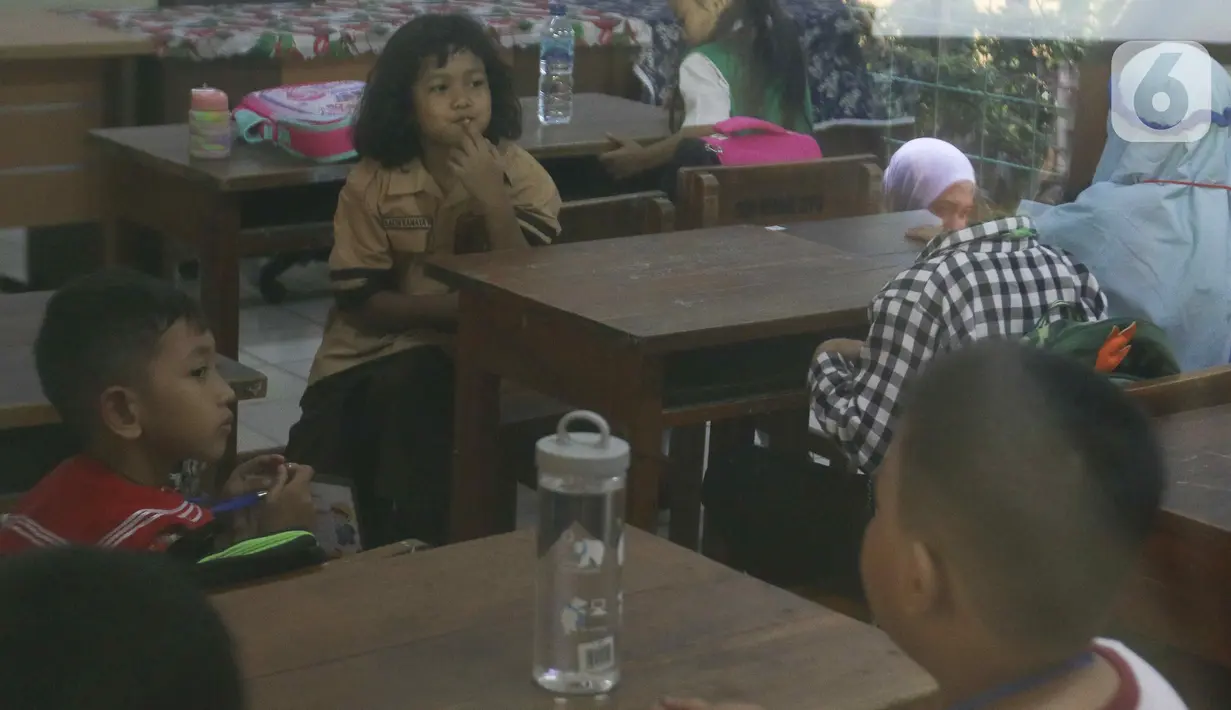 Semua kegiatan MPLS dilaksanakan oleh guru. Dan jenis kegiatan harus edukatif dan kreatif. (Liputan6.com/Herman Zakharia)