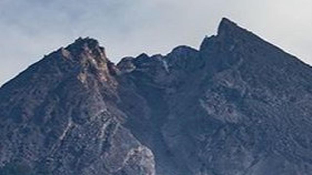 Agus menerangkan saat ini kondisi Gunung Merapi secara visual berkabut.&nbsp;