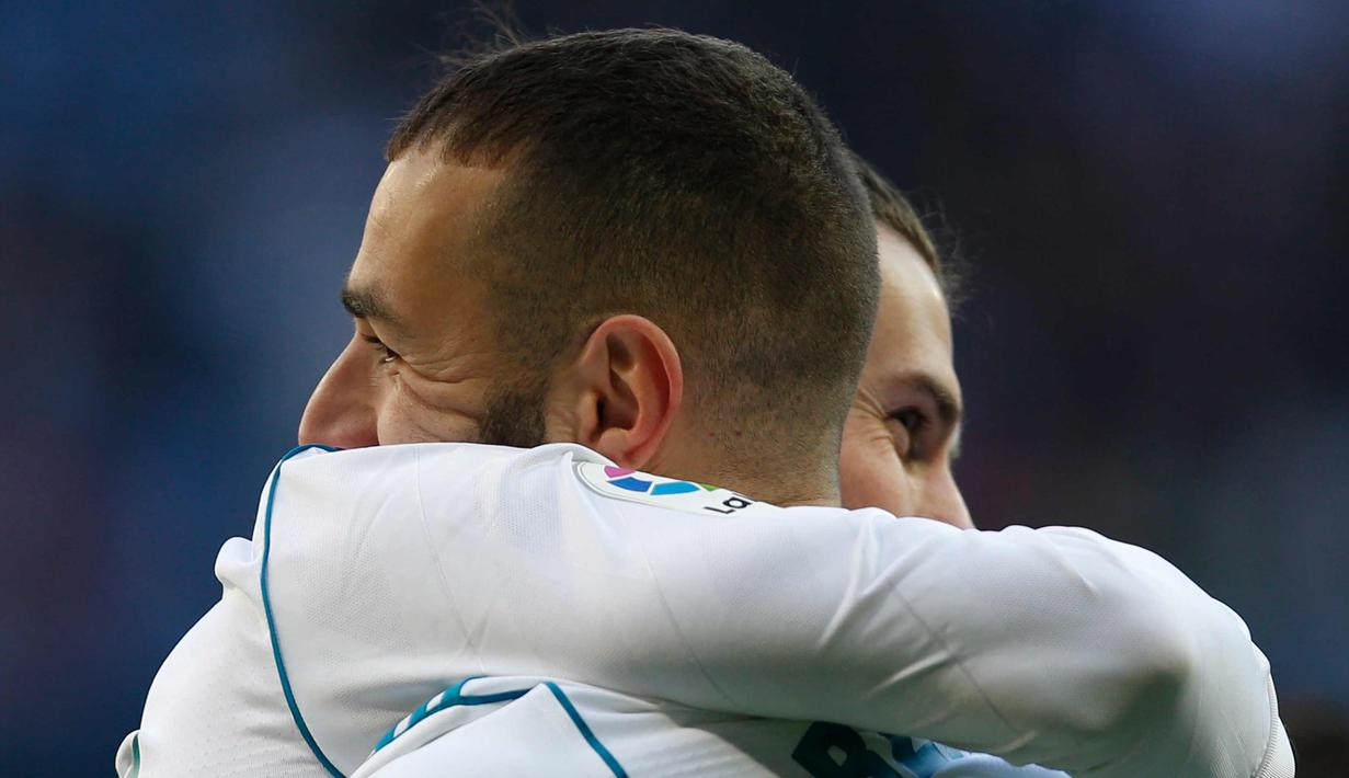 Penyerang Real Madrid, Gareth Bale melakukan selebrasi usai mencetak gol ke gawang Alaves pada lanjutan La Liga Spanyol di stadion Santiago Bernabeu (24/2). Madrid menang 4-0 atas Alaves. (AP Photo/Francisco Seco)