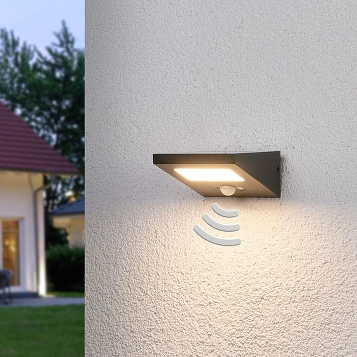 Lampu pagar dengan sensor gerak