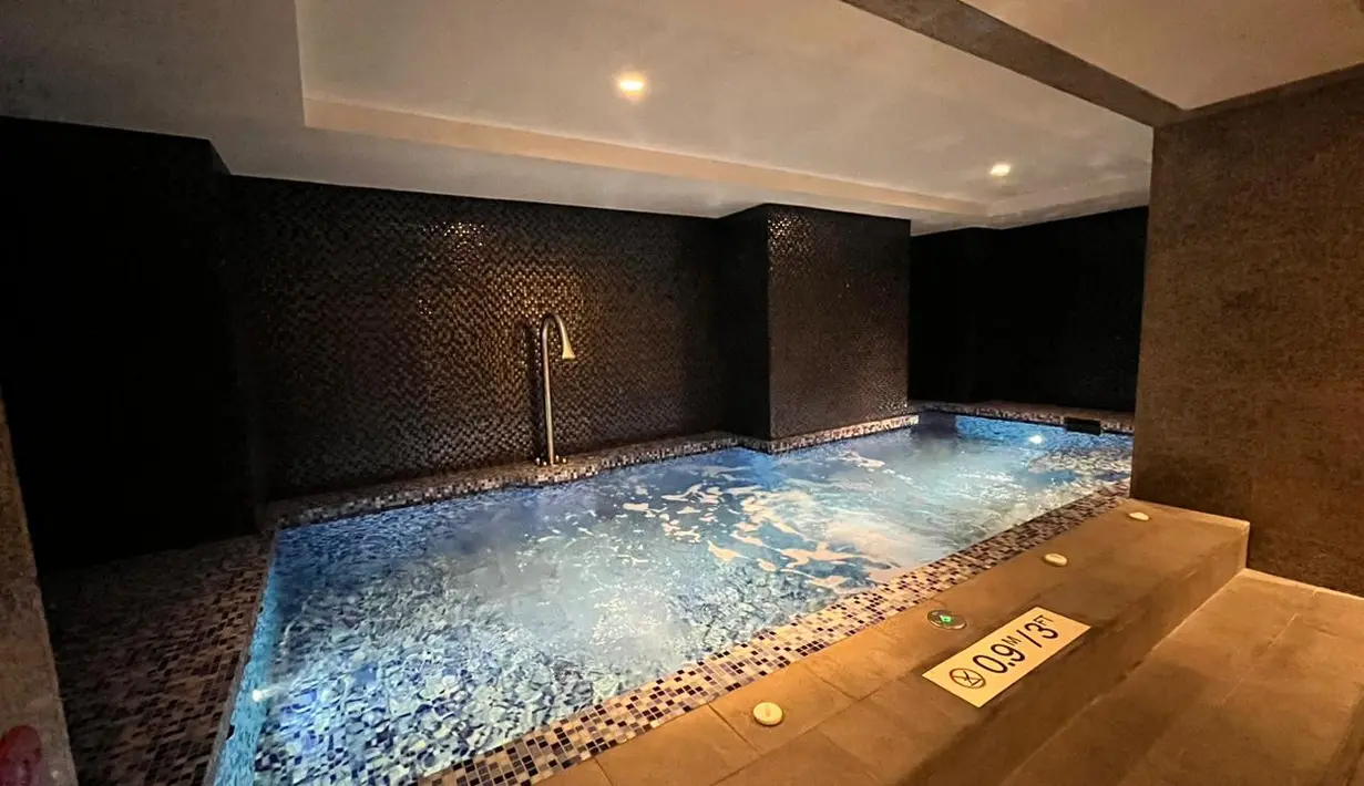 Jangan ketinggalan, nikmati juga fasilitas lainnnya yang ada di sini. Mulai dari In Spa Suite Water Magic Bath Odyssey, hingga Sauna Room. Sehingga perawatan tubuh yang didapat akan semakin lengkap. / Foto: Adinda Tri Wardhani - Fimela.com.
