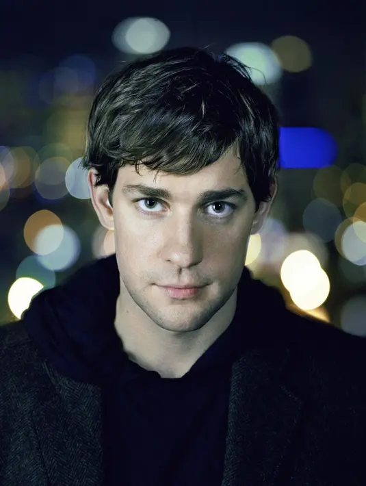 John Krasinski menikah dengan Emily Blunt dan miliki dua anak. Ganteng dari dulu, kini ia pun menjadi salah satu dari sederet hot papa. (Pinterest)