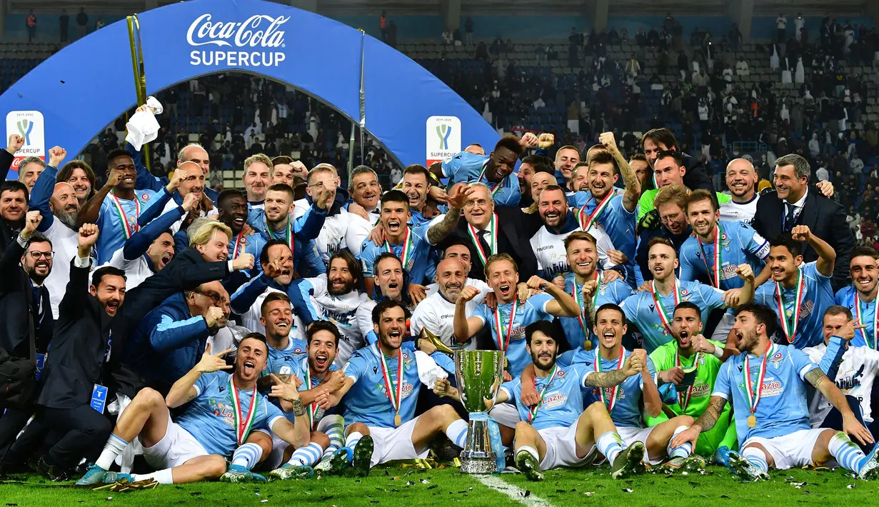 Masih bersama Lazio, Simone Inzaghi juga sukses mengoleksi dua trofi Supercoppa Italiana pada edisi 2017 dan 2019. (AFP/Giuseppe Cacace)