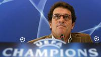 Fabio Capello ditunjuk sebagai pelatih AC Milan pada 1991–1996 dan musim 1997/1998. Selama masa baktinya di San Siro, ia tercatat mampu membawa beberapa trofi bergengsi untuk Rossoneri, salah satunya Liga Champions. Capello bersama AC Milan tercatat menjadi juara Liga Champions pada musim 1993/1994. (AFP/Philippe Desmazes)