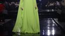<p>Baju Lebaran model kaftan yang mencuri perhatian dengan warna hijau super-segar yang simple dan sophisticated dari koleksi Ivan Gunawan Foto: Instagram @ivan_gunawan</p>