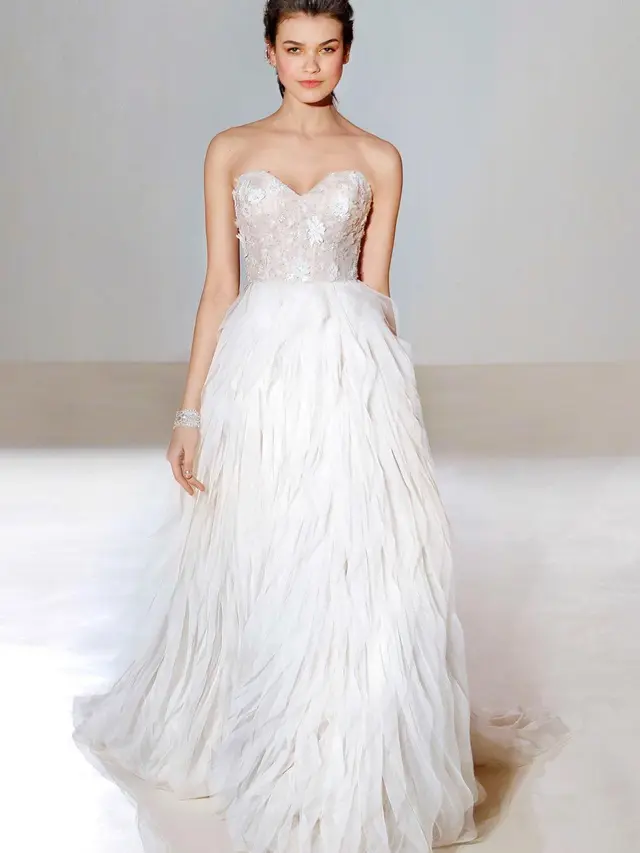 Bulu di Gaun Pengantin/Pinterest