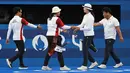 <p>Atlet panahan putri Indonesia, Rezza Octavia (kedua kiri) menyalami lawannya, wakil Korea Selatan Lim Si-hyeon usai kalah 0-6 pada babak 32 besar nomor individual putri cabor panahan Olimpiade Paris 2024 di Les Invalides Arena, Paris, Kamis (1/8/2024). (Dok. NOC Indonesia/Antara/Wahyu Putro A)</p>