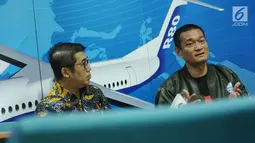 CIO RAI, Desra Ghasfan (kanan) memberikan keterangan terkait pelaksanaan patungan online pembuatan pesawat R-80 pada Festival Trainer Nasional di Jakarta, Minggu (7/1). Festival ini diikuti lebih dari 200 trainer. (Liputan6.com/Helmi Fithriansyah)