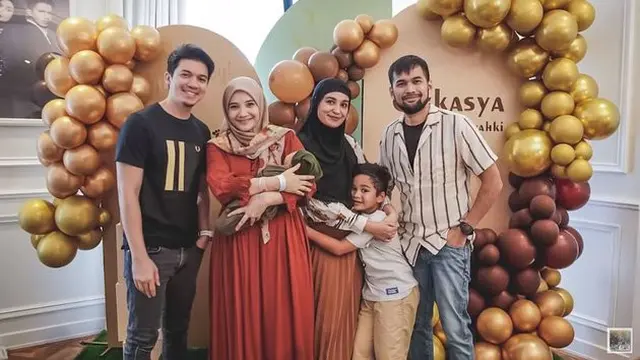 Disambut Keluarga, Ini 7 Momen Zaskia Sungkar Pulang ke Rumah Pasca Melahirkan