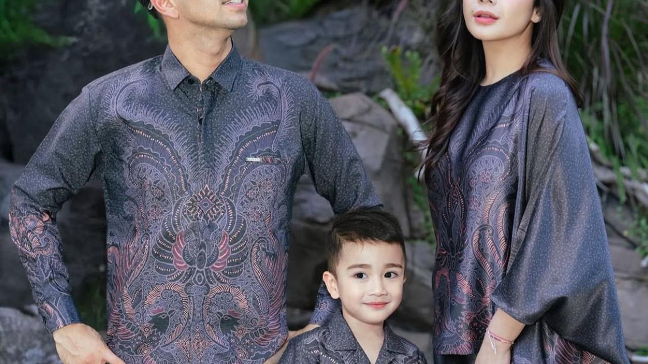 Raffi dan Nagita Pamer Foto Keluarga Pakai Batik, Netizen Malah Salfok ke Editannya
