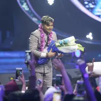Persaingan di babak Top 3, Road to Grand Final Indonesian Idol 2018 semakin sengit. Tiga finalis, Abdul, Maria dan Joan menunjukkan penampilan terbaiknya. (Nurwahyunan/Bintang.com)