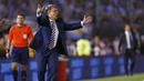 Pelatih Argentina Gerardo Martino memotifasi pemainya  pada laga Pra-Piala Dunia 2018 zona CONMEBOL di Stadion Monumental Antonio Verspucio Liberti,Buenos Aires, Argentina, Sabtu (14/11/2015) WIB. (REUTERS/Marcos Brindicci)