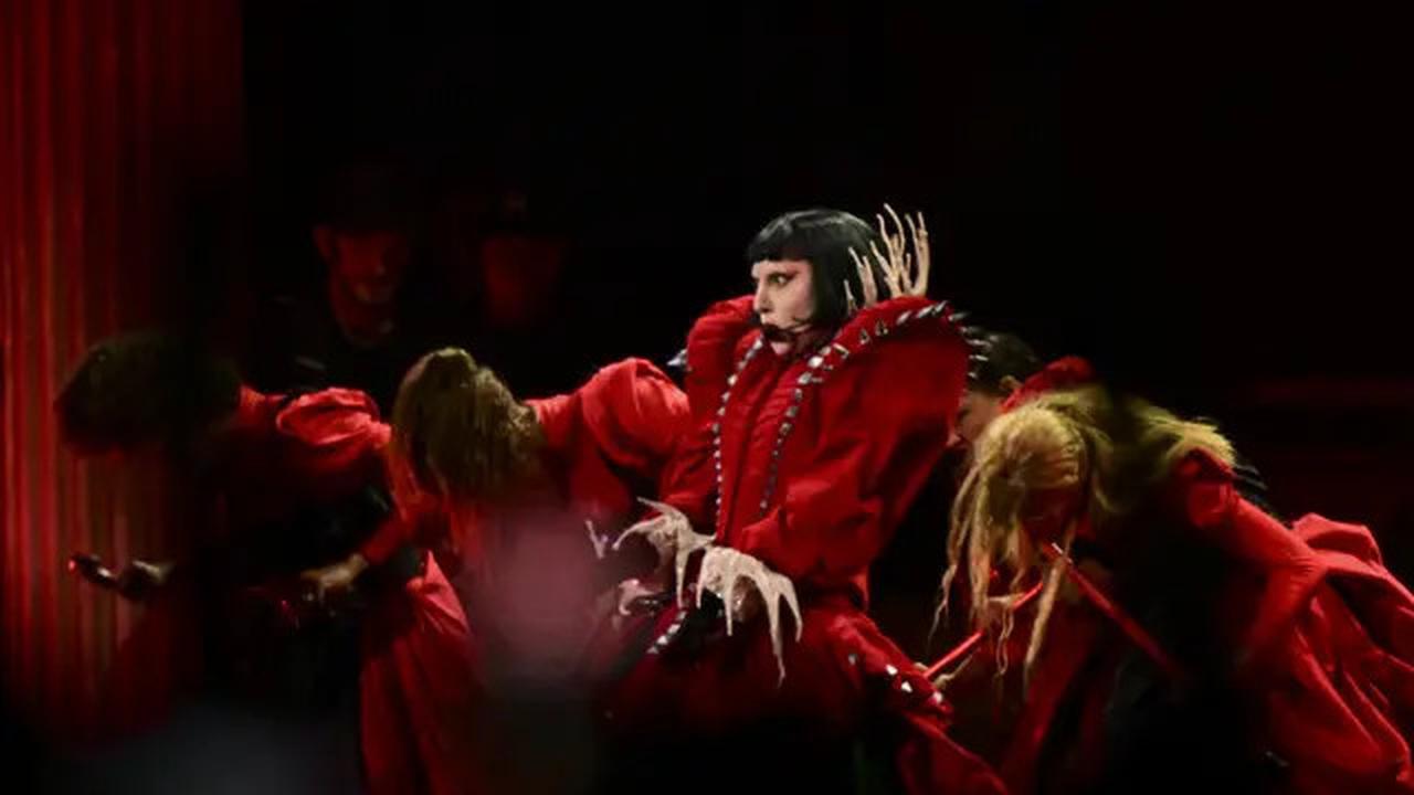 Pertunjukan Lady Gaga di Miami Terpaksa Dibatalkan Alasan Kesehatan